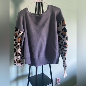 Gray animal print sleeve